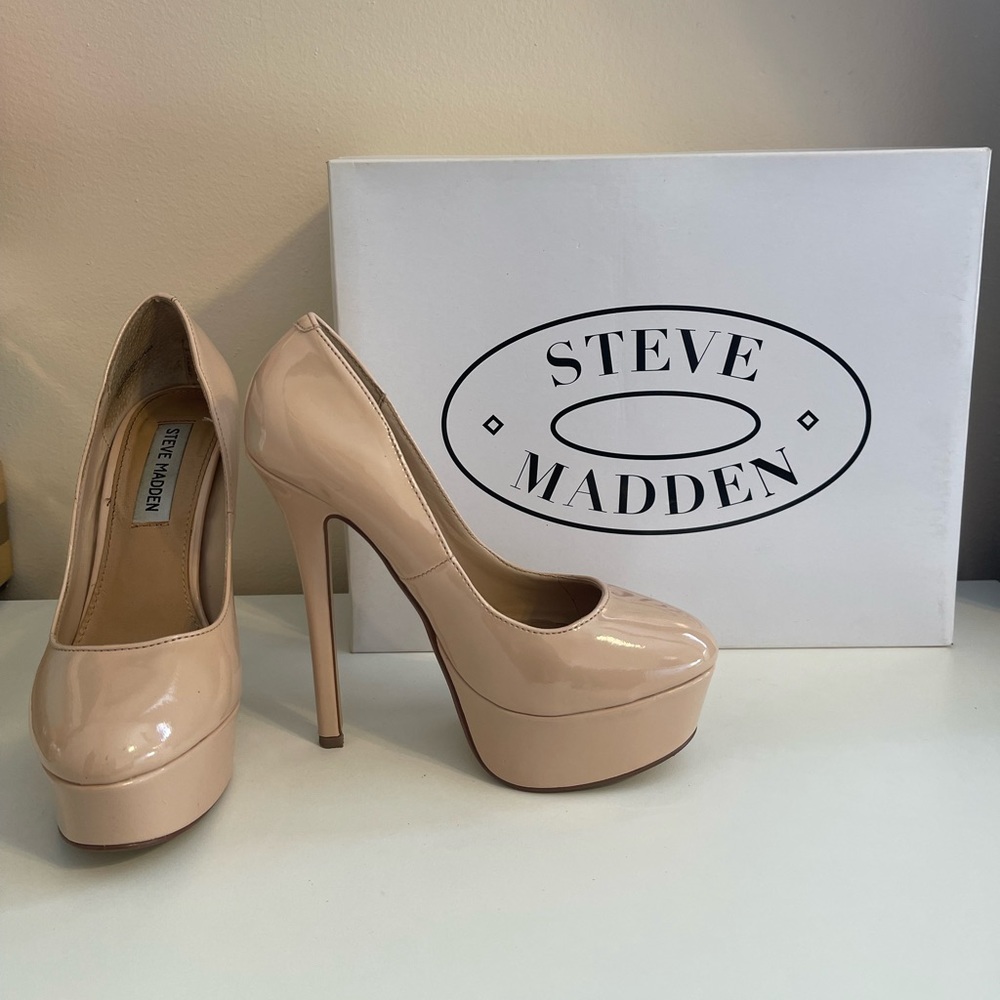 Nude Steve Madden Pump